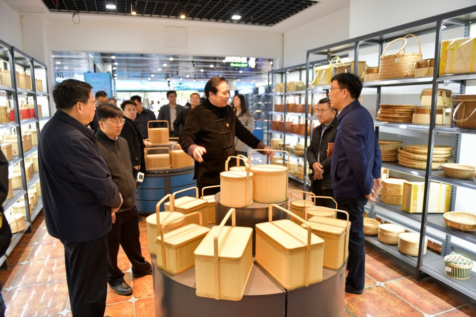國家林草局國際竹藤中心一行調(diào)研考察中竹商貿(mào)集團(tuán)